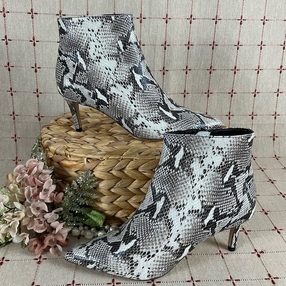 Tony Bianco Elia Snakeskin Embossed Leather Pointed Toe Ankle Boots sz 6 Booties - Picture 1 of 9